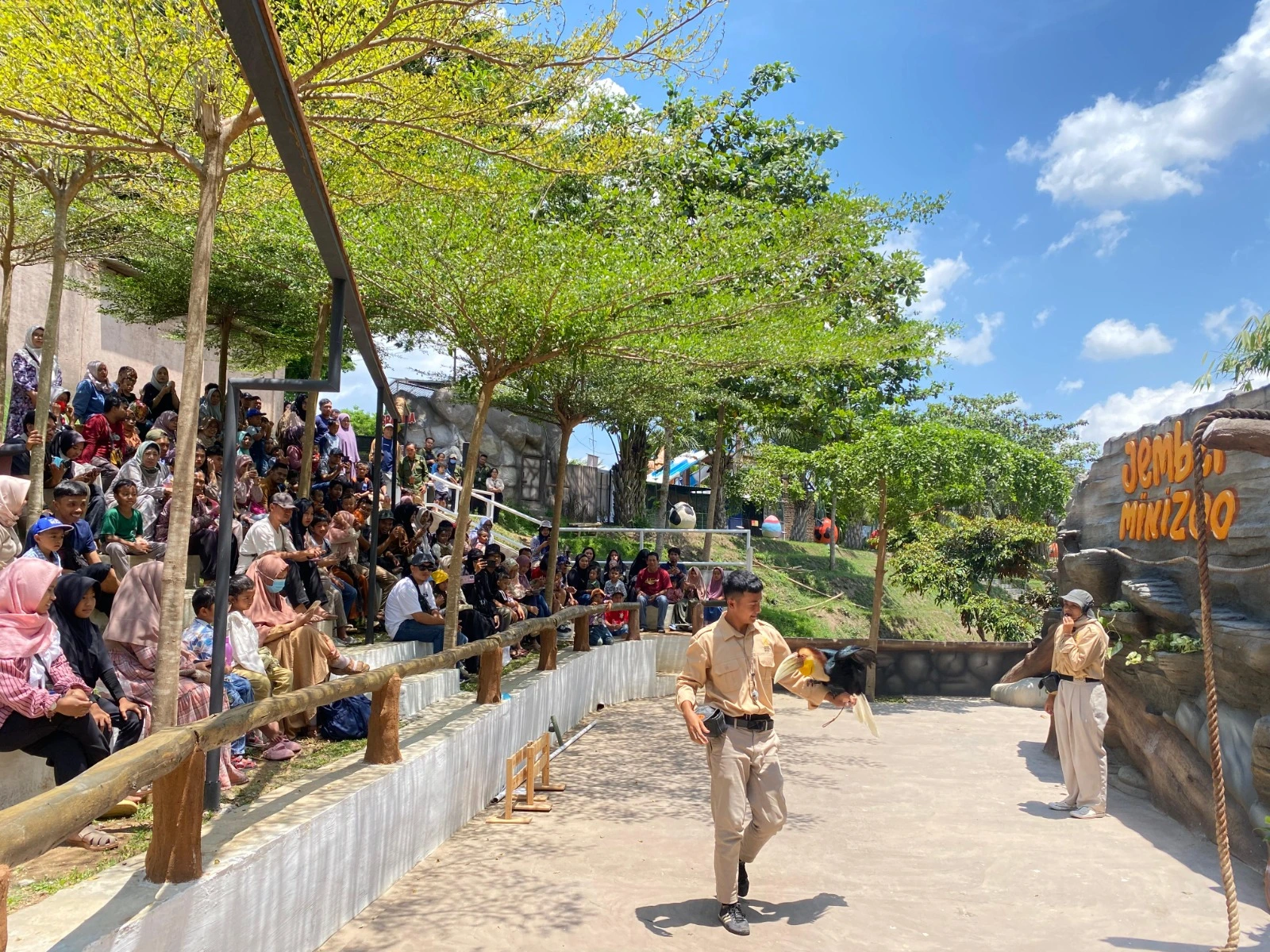 Antusias pengunjung menikmati Animal Show Edutainment